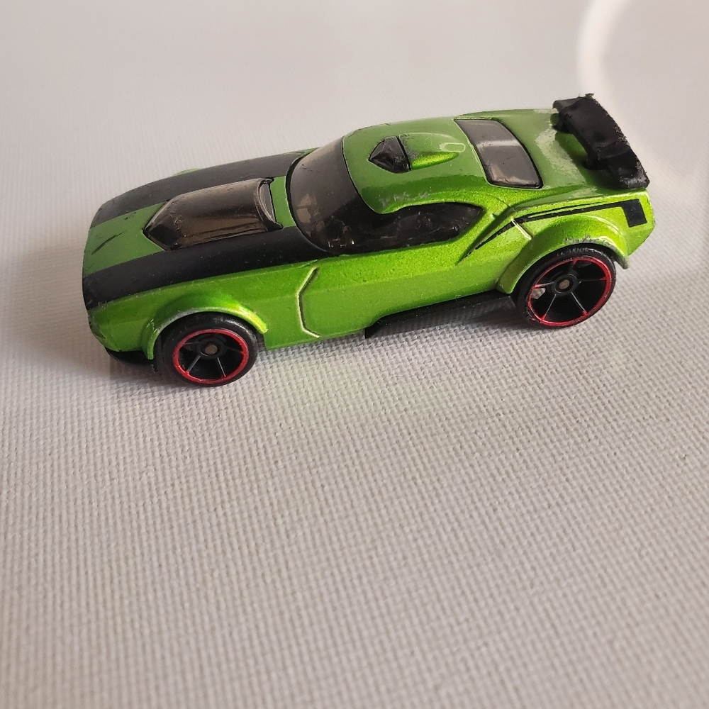 Hot Wheel "Fast Fish" Toy Car - Picture 2 of 8